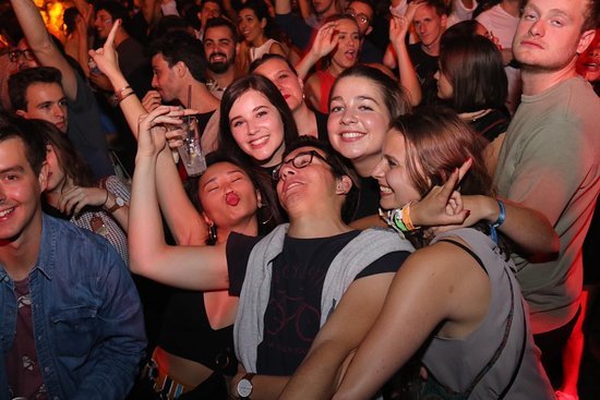 Fiesta de bienvenida con estudiantes internacionales
